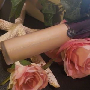 BECCA Aqua Luminous Perfecting foundation Fair